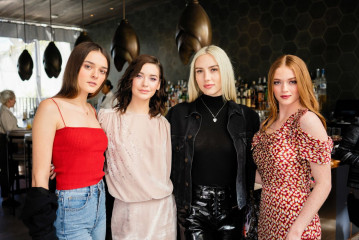 Inside Teen Vogue’s Young Hollywood Class of 2018 Lunch in LA фото №1056075