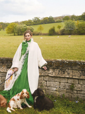 Laura Carmichael – Town & Country UK Autumn 2019 Issue фото №1212751