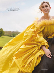 Laura Carmichael – Town & Country UK Autumn 2019 Issue фото №1212755