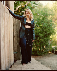 Laura Dern ~ Flaunt Magazine 'The Magic Issue' 2021 фото №1359878