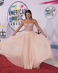 Lea Michele – American Music Awards 2017 in Los Angeles фото №1013974