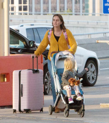 Leighton Meester - Airport in Toronto 10/07/2019 фото №1226443