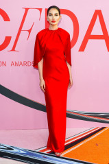 Lily Aldridge – 2019 CFDA Fashion Awards in NYC фото №1186286