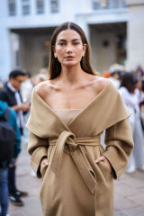 Lily Aldridge - Out at Milan Fashion Week Spring/Summer 2023 фото №1354368