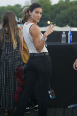 Lily Aldridge – Kings of Leon Concert at Hyde Park in London фото №1012615