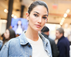 Lily Aldridge – Launch of Levi’s Authorized Vintage and SoHo Tailor Shop in NY фото №1012602