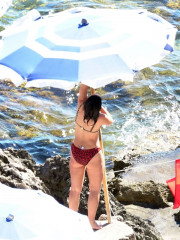 LILY ALLEN in Bikini at a Beach in Capri 07/27/2020 фото №1266646