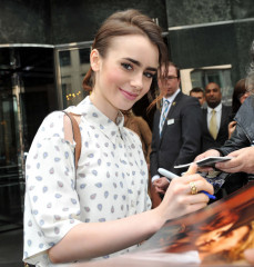 Lily Collins фото №660342