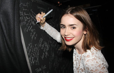 Lily Collins фото №674624