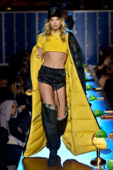 Lily Donaldson – Fenty Puma by Rihanna Show Runway on Paris Fashion Week фото №946393