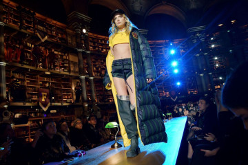 Lily Donaldson – Fenty Puma by Rihanna Show Runway on Paris Fashion Week фото №946395