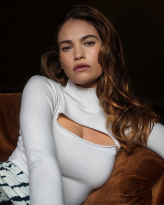 Lily James by Diana Markosian for Rolling Stone (March 2022) фото №1337009
