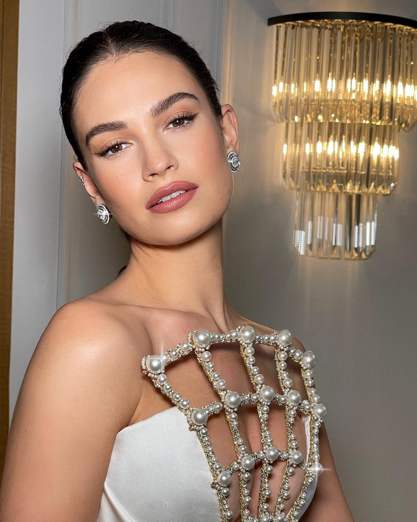 Лили Джеймс - Lily James фото №1364581 - Lily James - 76th EE BAFTA ...