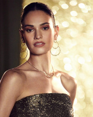Lily James - Only Natural Diamonds 'To Treasure, Now and Forever' Holiday 2022 фото №1359937