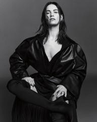 Lily James by Royal Gilbert for S Magazine (2023) фото №1397301
