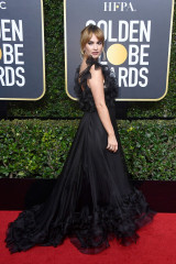 Lily James – Golden Globe Awards 2018 in Beverly Hills фото №1028691