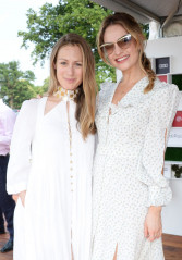 Lily James- Audi Polo Challenge at Coworth Park Polo Club фото №1082097