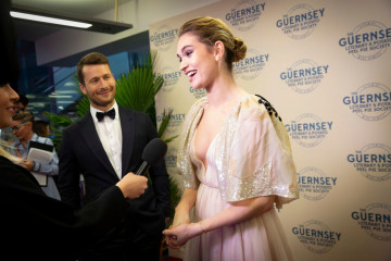Lily James – “The Guernsey Literary and Potato Peel Pie Society” Premiere  фото №1061642