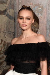 Lily-Rose Depp – Chanel Metiers D’Art 2019/2020 Show in Paris фото №1236602