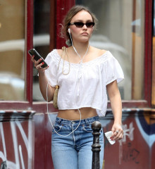 LILY-ROSE DEPP Out in Paris 07/06/2020 фото №1263259