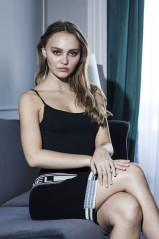 Lily-Rose Depp – Photoshoot in San Sebastian  фото №1103476