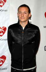 Linkin Park - Chester Bennington at 4th Annual MusiCares Benefit Show 05/09/2008 фото №1232744