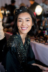 Liu Wen – Victoria’s Secret Fashion Show Backstage 2018  фото №1172529