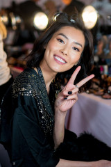 Liu Wen – Victoria’s Secret Fashion Show Backstage 2018  фото №1172528