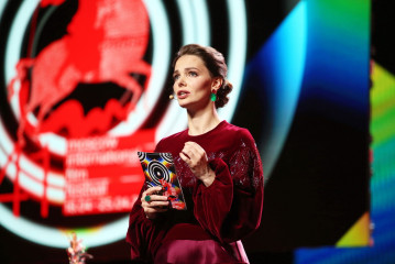 Лиза Боярская - ММКФ 2019 - на сцене фото №1163082