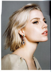 Lucy Boynton – Vanity Fair On Jewellery August 2019 Issue фото №1196293