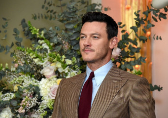 Luke Evans-Premiere ‘Beast And Beauty’ London фото №943117