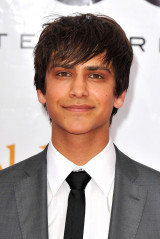 Luke Pasqualino фото №378941