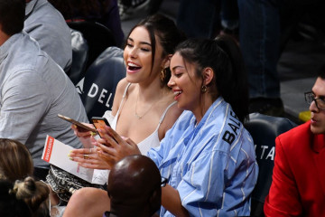 Madison Beer – LA Lakers vs Suns in Los Angeles 01/27/2019 фото №1138270