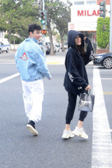 Madison Beer Shopping at XIV Karats on Christmas Eve in Beverly Hills фото №1127556