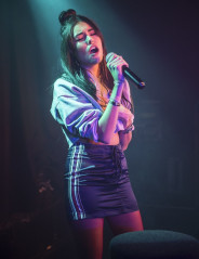 Madison Beer Performs at the Hoxton Square Bar & Kitchen in London фото №972534