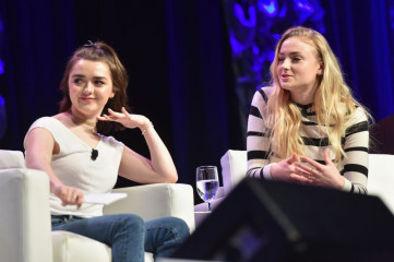 Maisie Williams – ‘Featured Session: Game of Thrones’ at 2017 SXSW Conference  фото №947293