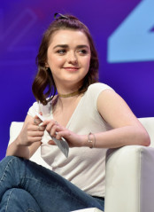 Maisie Williams – ‘Featured Session: Game of Thrones’ at 2017 SXSW Conference  фото №947291