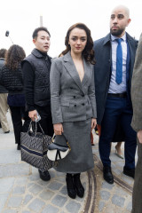 Maisie Williams – Christian Dior Fashion Show in Paris фото №1389997