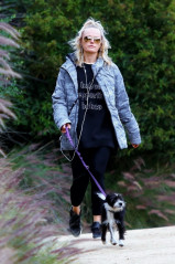 Malin Akerman – Hiking With Her Dog in LA 03/16/2020 фото №1251289