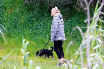 Malin Akerman – Hiking With Her Dog in LA 03/16/2020 фото №1251288