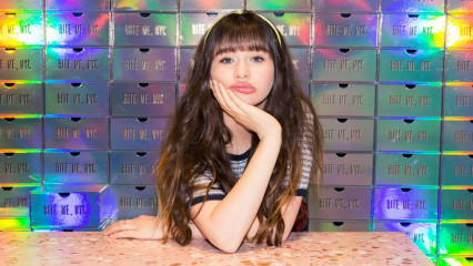 Malina Weissman – Coveteur April 2018 фото №1061367