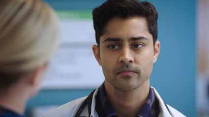 Manish Dayal - The Resident (2018) 1x05 'None the Wiser' фото №1274780