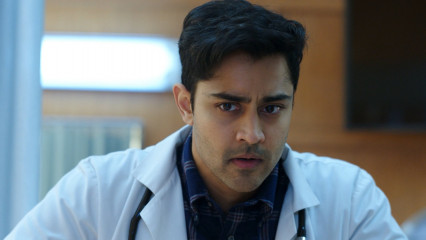 Manish Dayal - The Resident (2018) 1x05 'None the Wiser' фото №1274779