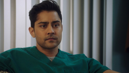 Manish Dayal - The Resident (2018) 1x14 'Total Eclipse of the Heart' фото №1283445