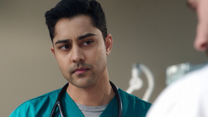 Manish Dayal - The Resident (2018) 1x14 'Total Eclipse of the Heart' фото №1283444