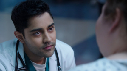 Manish Dayal - The Resident (2018) 1x14 'Total Eclipse of the Heart' фото №1283446