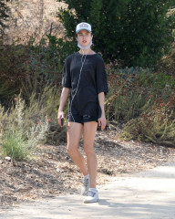 MARGARET QUALLEY Out Jogging in Los Angeles 08/04/2020 фото №1268459