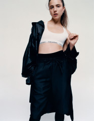 Margaret Qualley for Porter фото №1413811
