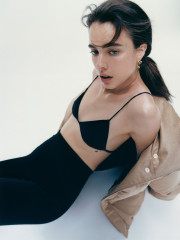 Margaret Qualley for Porter фото №1413807
