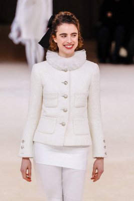 Margaret Qualley at Chanel Paris Fashion Week Haute Couture SS jan 2024 фото №1389234